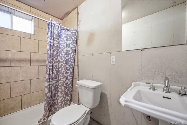 63 Pinedale Avenue, Farmingville, NY 11738