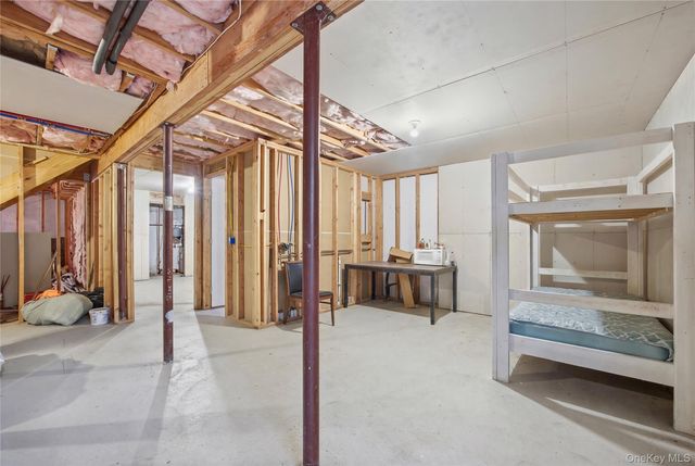 63 Pinedale Avenue, Farmingville, NY 11738