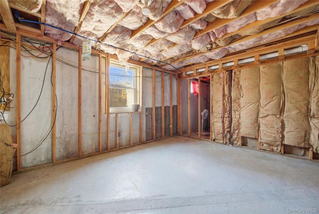 63 Pinedale Avenue, Farmingville, NY 11738