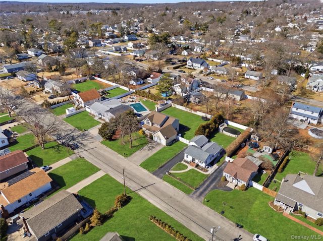 63 Pinedale Avenue, Farmingville, NY 11738