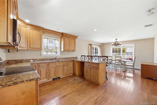 63 Pinedale Avenue, Farmingville, NY 11738