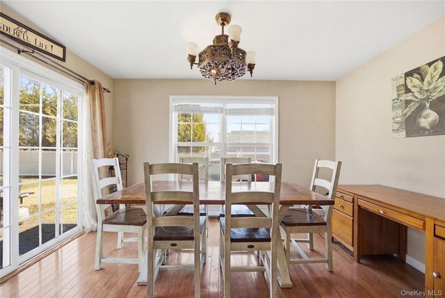 63 Pinedale Avenue, Farmingville, NY 11738