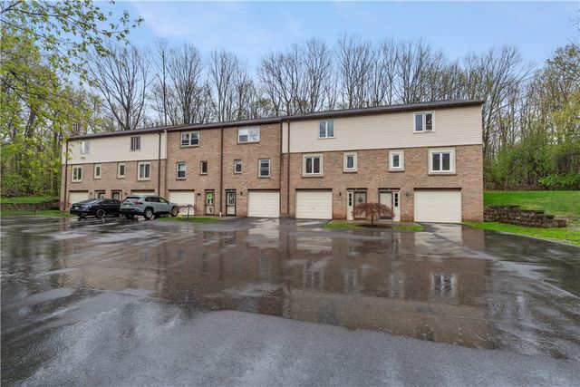63 Woodridge, Henrietta, NY 14467