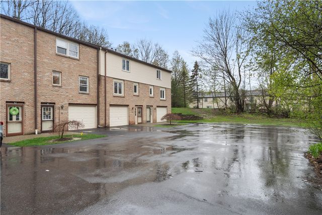 63 Woodridge, Henrietta, NY 14467