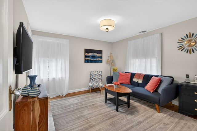 3 Western Ave, Wakefield, MA 01880