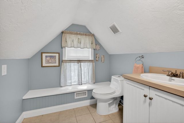 3 Western Ave, Wakefield, MA 01880