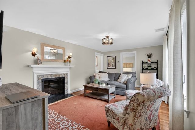 3 Western Ave, Wakefield, MA 01880