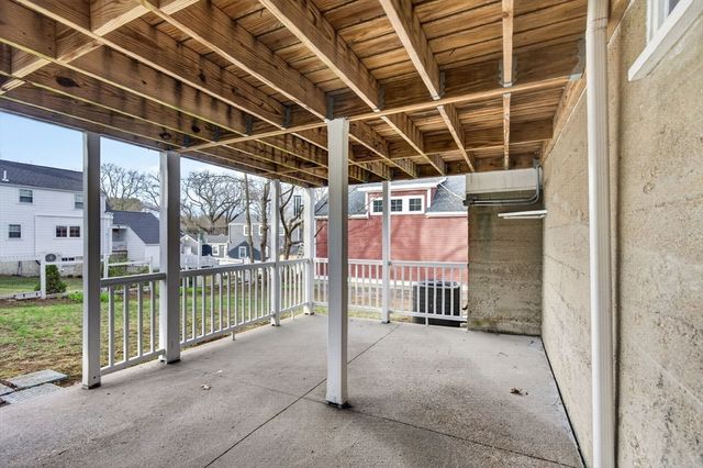 3 Western Ave, Wakefield, MA 01880