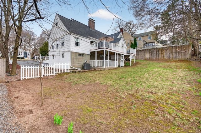 3 Western Ave, Wakefield, MA 01880