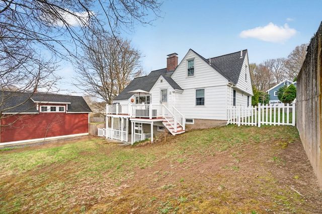 3 Western Ave, Wakefield, MA 01880