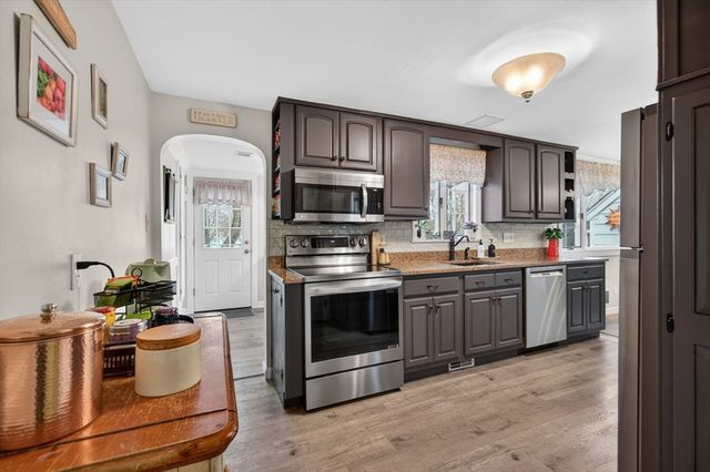 3 Western Ave, Wakefield, MA 01880