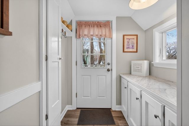 3 Western Ave, Wakefield, MA 01880