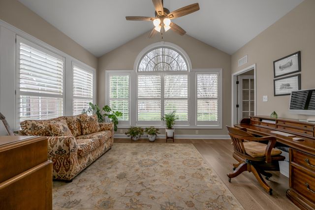 528 Lorenzo Place, Lexington, KY 40509