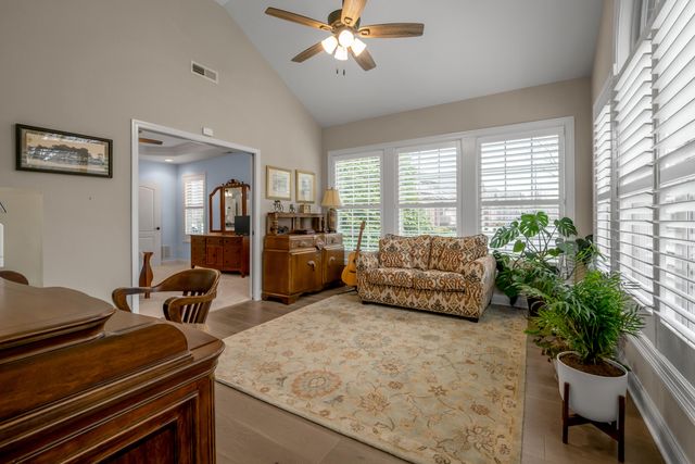 528 Lorenzo Place, Lexington, KY 40509