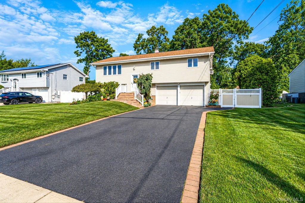 251 Manhasset Street, Islip Terrace, NY 11752 — photo 3