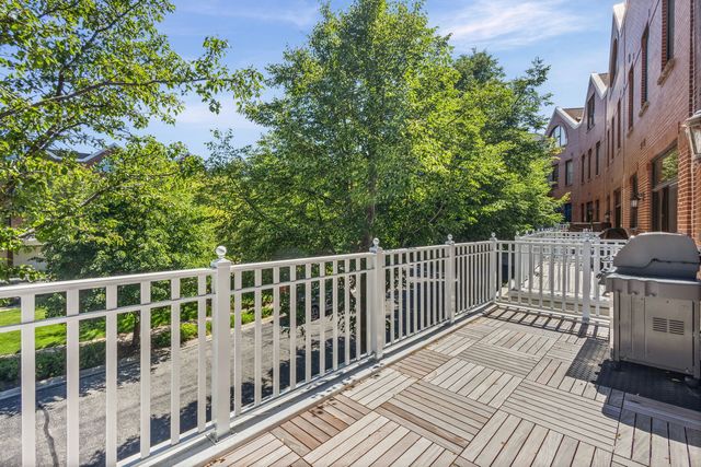 2064 Valor Court, Glenview, IL 60026