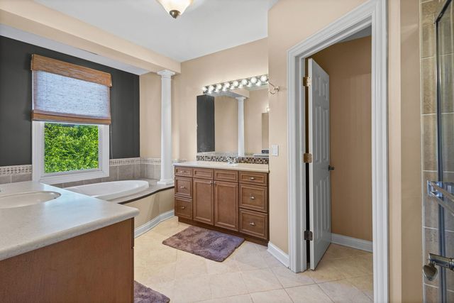 2064 Valor Court, Glenview, IL 60026