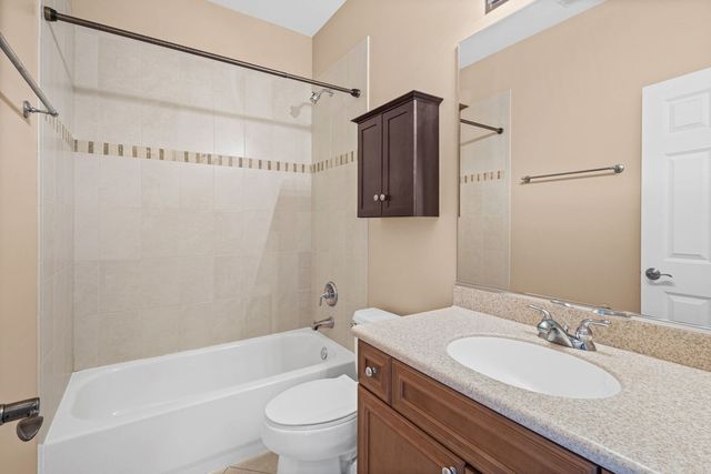 2064 Valor Court, Glenview, IL 60026