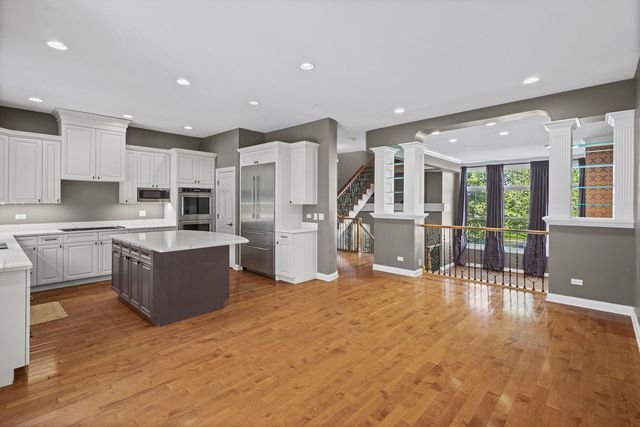 2064 Valor Court, Glenview, IL 60026