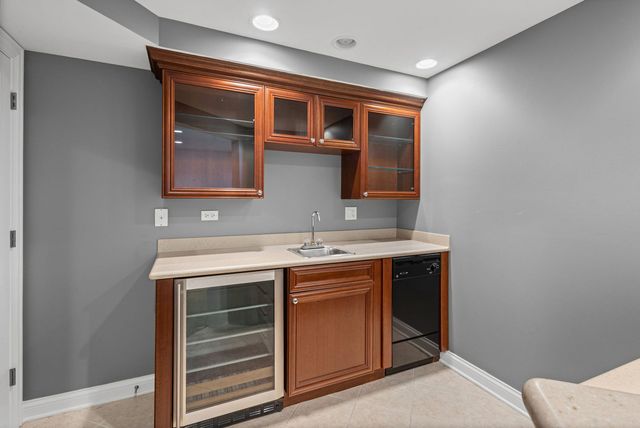 2064 Valor Court, Glenview, IL 60026