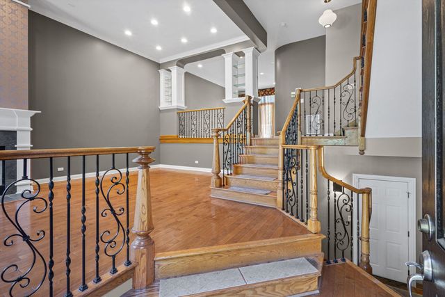 2064 Valor Court, Glenview, IL 60026