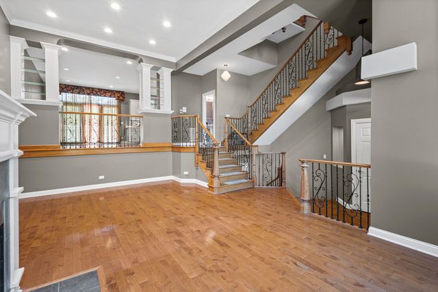 2064 Valor Court, Glenview, IL 60026