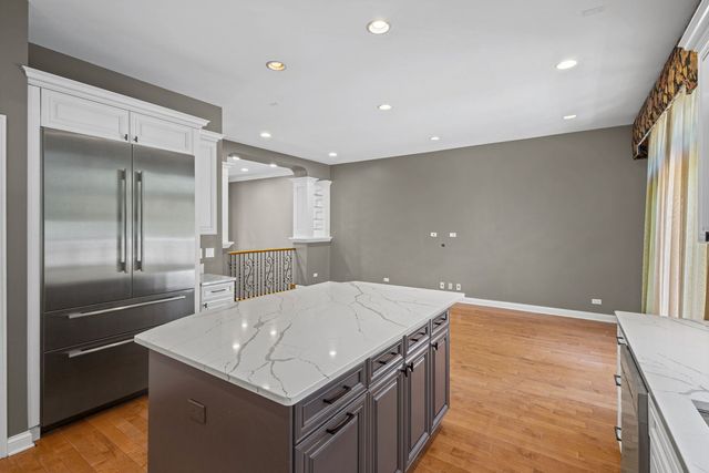 2064 Valor Court, Glenview, IL 60026