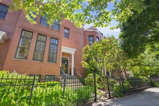 2064 Valor Court, Glenview, IL 60026