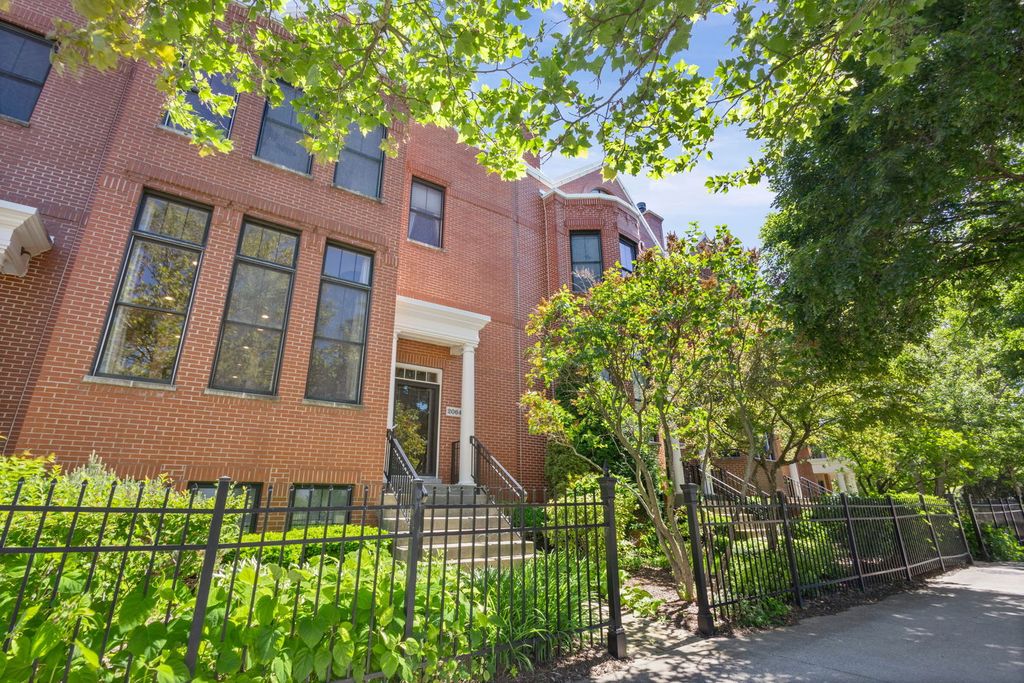 2064 Valor Court, Glenview, IL 60026