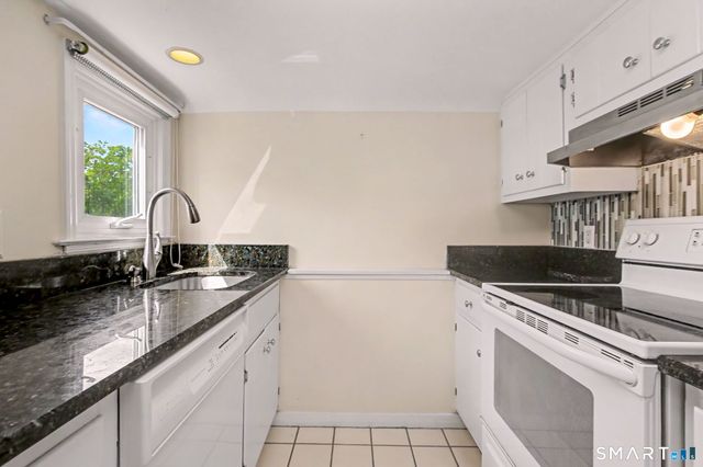 24 Saint Johns Place 4, New Canaan, CT 06840