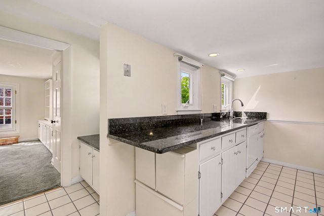 24 Saint Johns Place 4, New Canaan, CT 06840