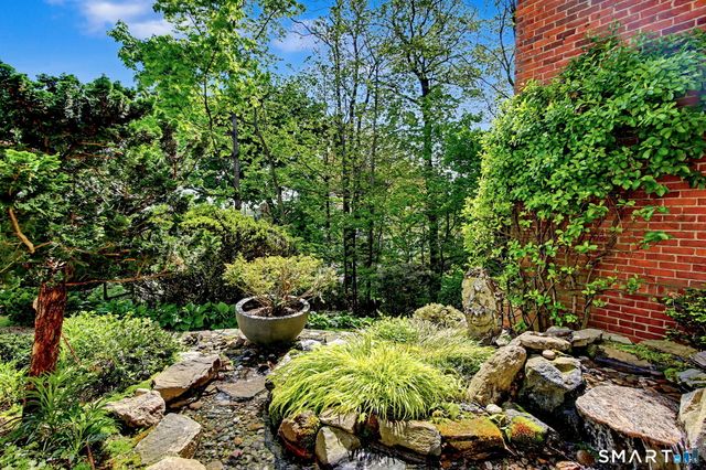 24 Saint Johns Place 4, New Canaan, CT 06840