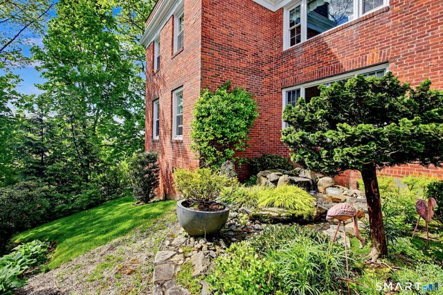 24 Saint Johns Place 4, New Canaan, CT 06840
