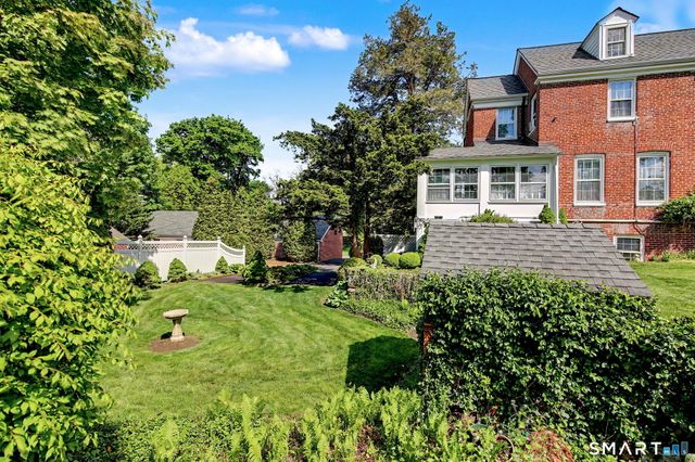 24 Saint Johns Place 4, New Canaan, CT 06840