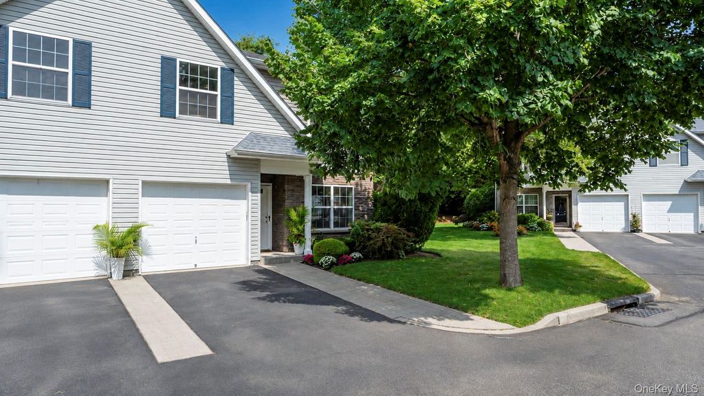 327 Medea Way, Central Islip, NY 11722 — exterior