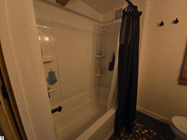 4390 S 37 Road, Cadillac, MI 49601