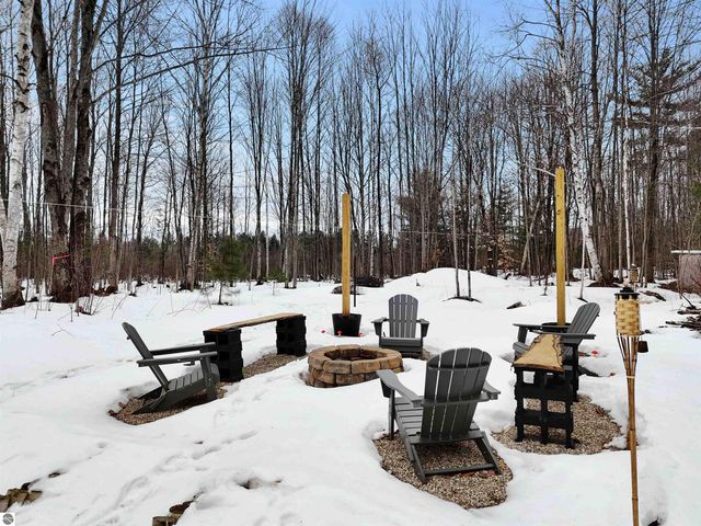 4390 S 37 Road, Cadillac, MI 49601