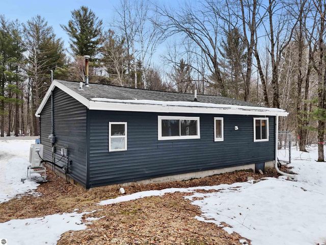 4390 S 37 Road, Cadillac, MI 49601