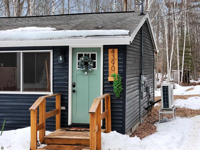 4390 S 37 Road, Cadillac, MI 49601