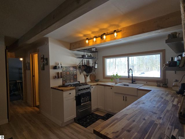 4390 S 37 Road, Cadillac, MI 49601