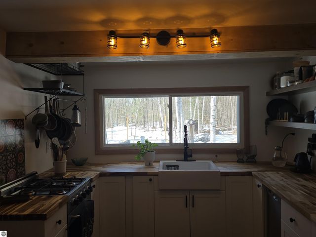 4390 S 37 Road, Cadillac, MI 49601