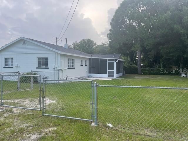 1901 W SAINT CONRAD STREET, Tampa, FL 33607