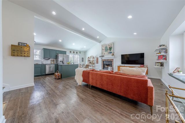 6332 Round Hill Road, Charlotte, NC 28211