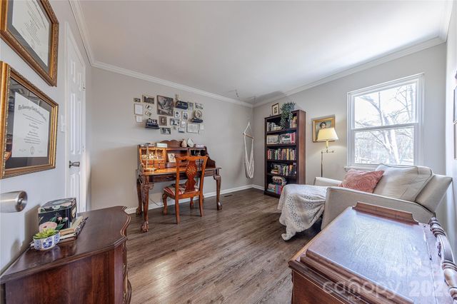 6332 Round Hill Road, Charlotte, NC 28211