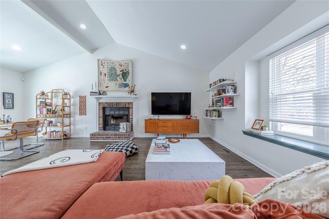 6332 Round Hill Road, Charlotte, NC 28211