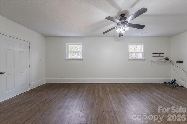 6332 Round Hill Road, Charlotte, NC 28211