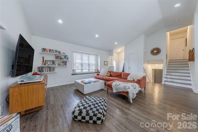 6332 Round Hill Road, Charlotte, NC 28211