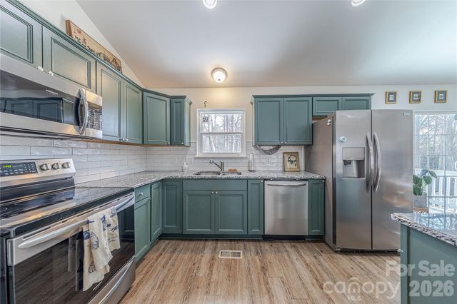 6332 Round Hill Road, Charlotte, NC 28211