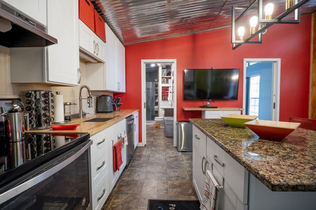 24856 County Road 247l, Pittsburg, MO 65724