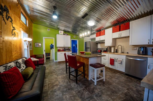 24856 County Road 247l, Pittsburg, MO 65724